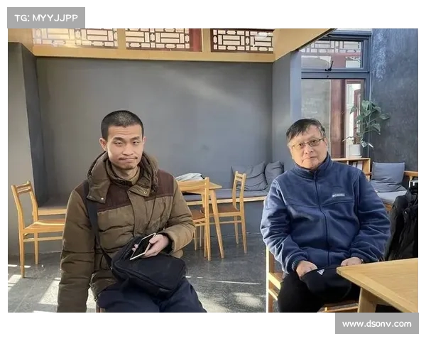 韦东奕父母首次亮相揭秘：大伯曝家境简单，母亲不拘小节(韦东奕父母简历)